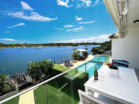 Aqua Linea - Hobart Tourism 1