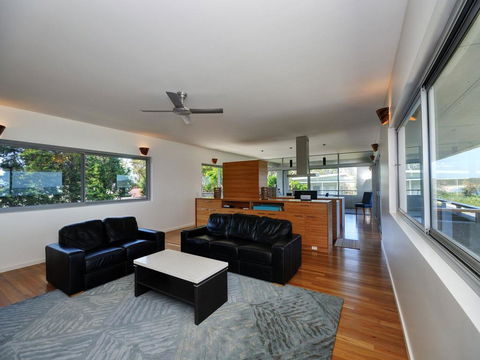 Architectural Design On The Beach - Hobart Tourism 0