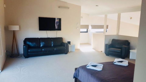 Architecturally Designed Beach House - Tourism TAS 3