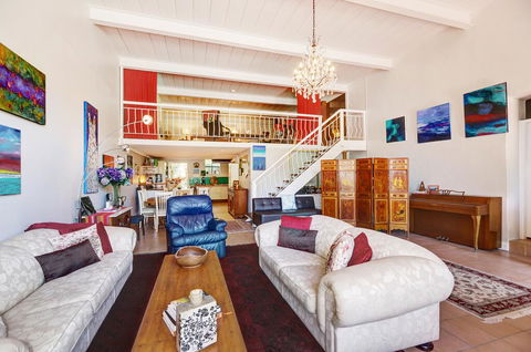Arty Warehouse Apartment - Stroll To South Beach - Tourism TAS 3