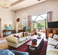 Arty Warehouse Apartment - stroll to South beach - Tourism TAS