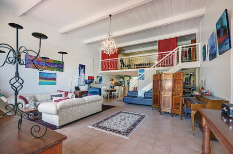 Arty Warehouse Apartment - Stroll To South Beach - Tourism TAS 2