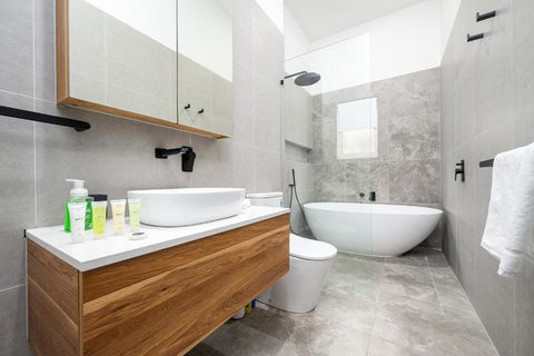 Luxurious House Near Flemington Racecourse - Tourism TAS 1