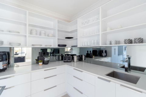 Luxury Spacious 5 Bedroom Family Modern Villa Sleeps 10 - Tourism TAS 3