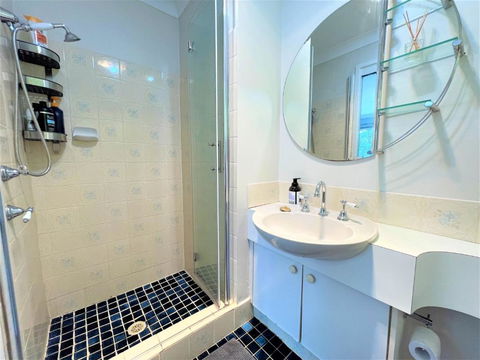 Luxury Mountain Retreat With Gym, Heated Private Pool & Bush Views - Hobart Tourism 2