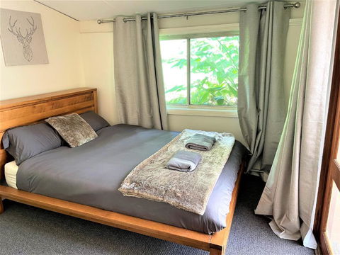 Luxury Mountain Retreat With Gym, Heated Private Pool & Bush Views - Hobart Tourism 3