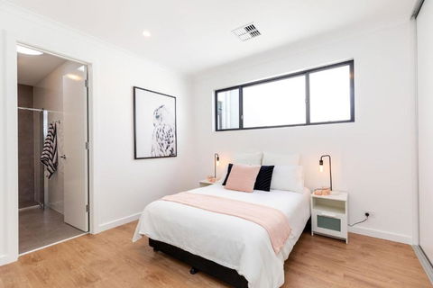 Luxury Private Ensuite Room Close To Airport,City, Genelg Beach - Hobart Tourism 0
