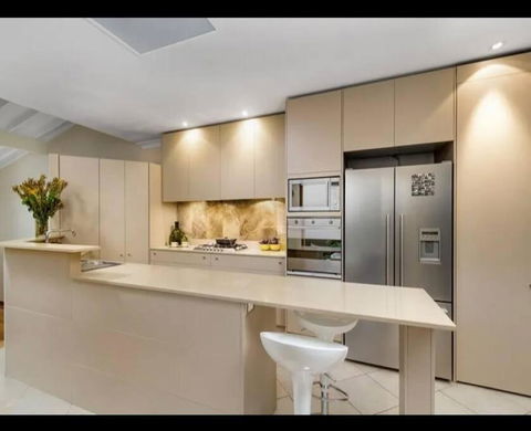 Luxury Retreat Home - 4bed House W/Parking - Mins From CBD - Hobart Tourism 3