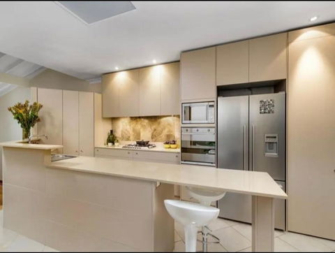 Luxury Retreat Home - 4bed House W/Parking - Mins From CBD - Hobart Tourism 1