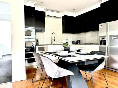 Luxury Stay In Williamstown - Tourism TAS 0