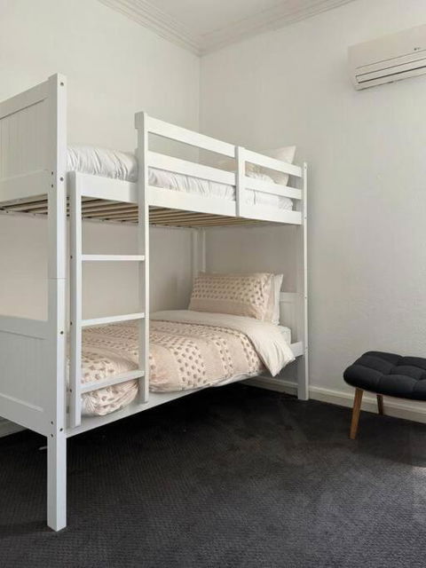 Luxury Stay In Williamstown - Tourism TAS 1