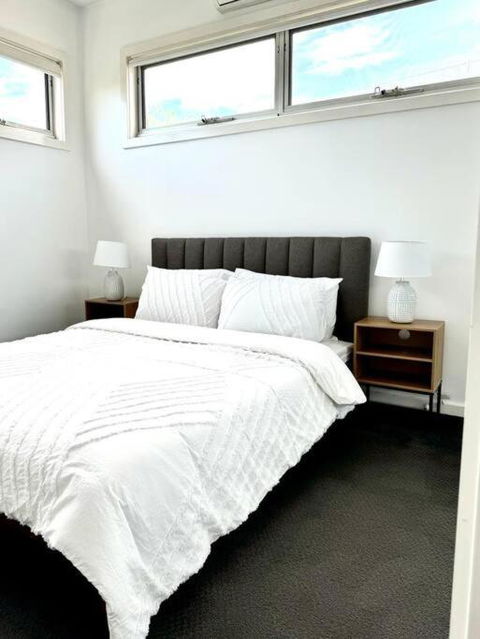 Luxury Stay In Williamstown - Tourism TAS 3