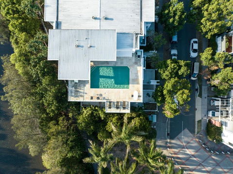Luxury Stays Varsity-Robina-Bond - Hobart Tourism 1