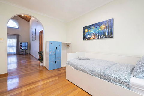 Magnificent Eltham House With Stunning View - Hobart Tourism 2