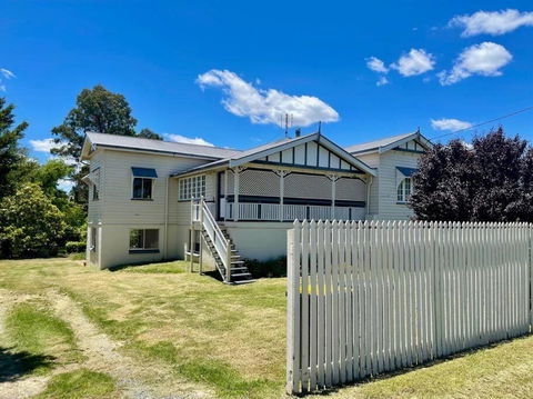 MAGNOLIA HOUSE ON THE CREEK - STANTHORPE - Tourism TAS 0