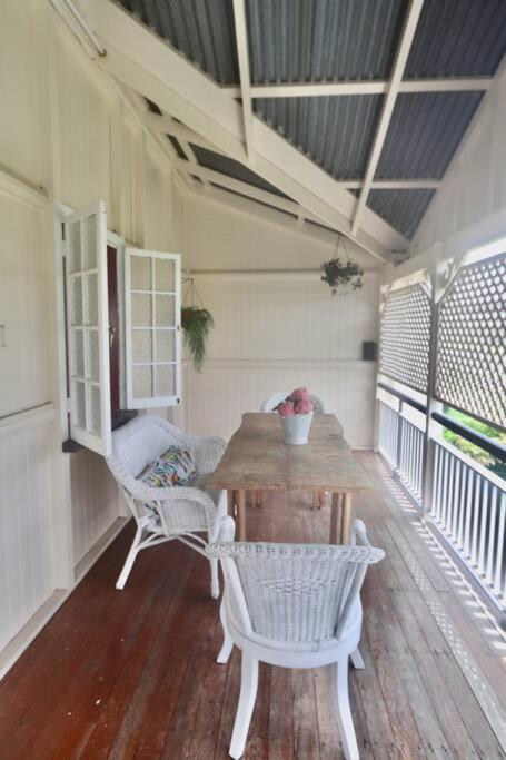MAGNOLIA HOUSE ON THE CREEK - STANTHORPE - Tourism TAS 2