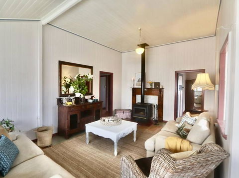 MAGNOLIA HOUSE ON THE CREEK - STANTHORPE - Tourism TAS 1