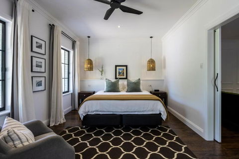MAIN STREET RETREAT - King BRs, Comp Minibar, Breakfast Prov, Fireplaces - Tourism TAS 1