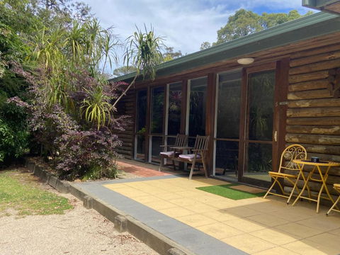 Mallacoota Log Cabins - Hobart Tourism 3