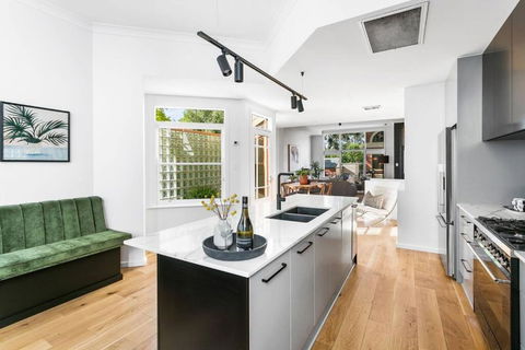 MANHATTAN STYLE 3 STORY LUXURY IN ST PETERS - Tourism TAS 0