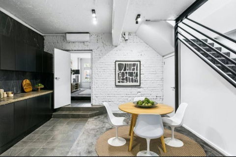 MANHATTAN STYLE 3 STORY LUXURY IN ST PETERS - Tourism TAS 1