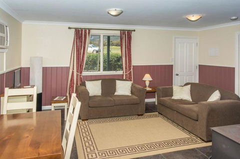 Manyat Peak Cottages Boobook - Hobart Tourism 3