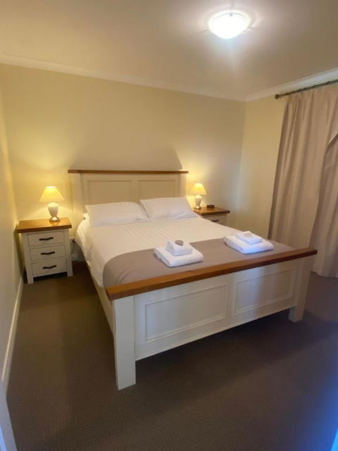Manyat Peak Cottages Boobook - Hobart Tourism 1