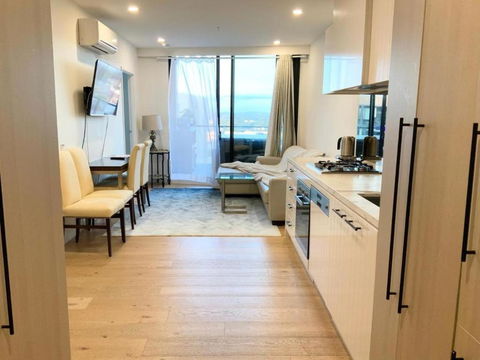 M-city Shopping Center Apartment - Executive Twin King Ensuites - Fully Equipped - Free Parking, Fast Wifi, Smart TV, Netflix, Complementary Drinks & Amenities - Clayton 3168 - Tourism TAS 1