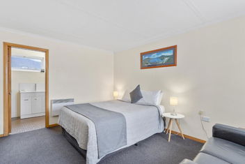 Martin Cash Motel with Hobart Tourism