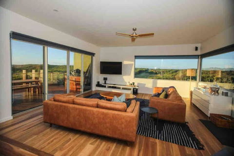 Martyrs Lookout - Luxury Accommodation - Hobart Tourism 2