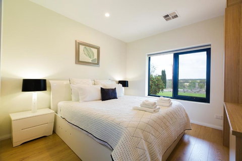 Mattner House Family Vacation Resort - Hobart Tourism 1