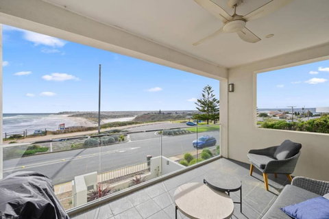 Meander - Port Noarlunga South - C21 SouthCoast Holidays - Hobart Tourism 1