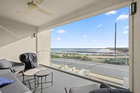 Meander - Port Noarlunga South - C21 SouthCoast Holidays - Hobart Tourism 2