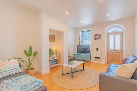 MELVINGTON BOUTIQUE APARTMENT IN HOBART CBD O - Tourism TAS 0