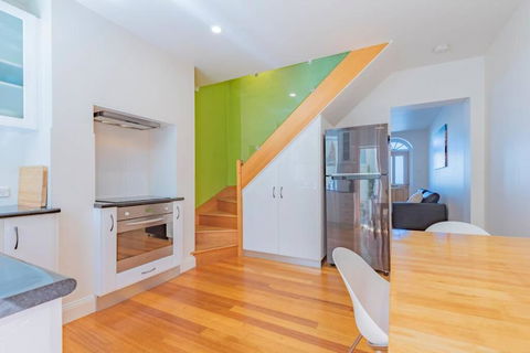 MELVINGTON BOUTIQUE APARTMENT IN HOBART CBD O - Tourism TAS 2