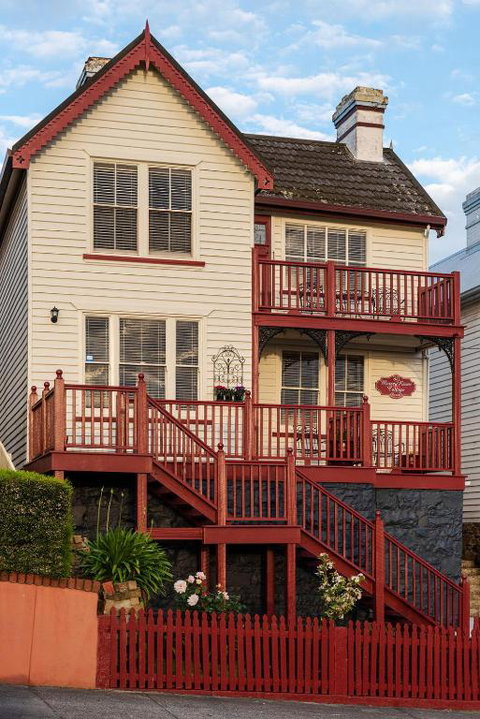 Mersey River Cottage ( Cir 1888) Central Location With Amazing Ocean And Habour Views. - Tourism TAS 1