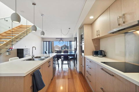 Milieu At Seine - Hobart Tourism 3