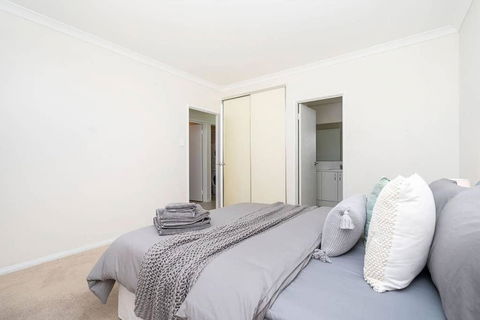 Modern Midland Retreat 2br 1 Bth - Hobart Tourism 3