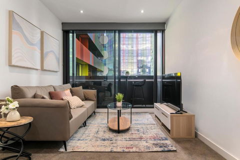 Modern 2BR Apt W City Views, Balcony & Wi-Fi - Tourism TAS 0