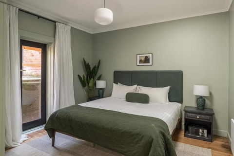 Modern 3-Bed Coastal Escape - Tourism TAS 1
