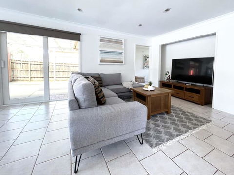 Modern And Elegant House With Swimming Pool - Hobart Tourism 0