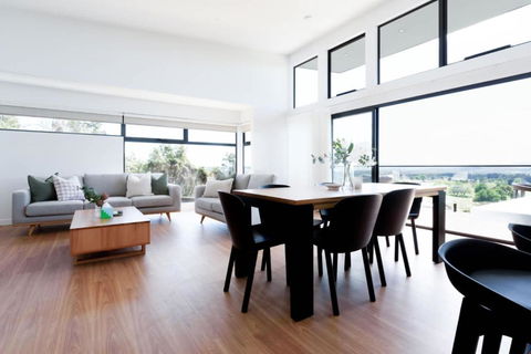 Modern Beaconsfield Retreat With Town Views - Hobart Tourism 2