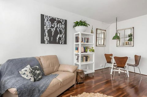 Modern City-Fringe Apartment In New Town - Hobart Tourism 1