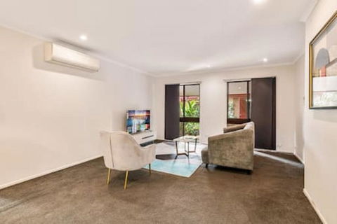Modern Comfort Retreat 4Bed Cozy Haven W Pool - Hobart Tourism 1