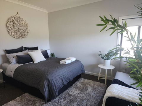 Modern Cottage Near Morwell CBD, Queen Beds, Netflix & Free Wifi - Hobart Tourism 3