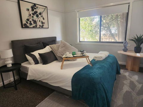 Modern Cottage Near Morwell CBD, Queen Beds, Netflix & Free Wifi - Hobart Tourism 0