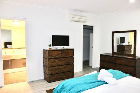 Modern Double-Story Abode A Scarborough Delight - Tourism TAS 2