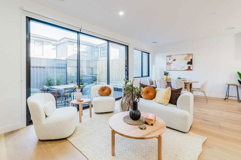Modern Family Home 3BR In Box Hill North - Hobart Tourism 0
