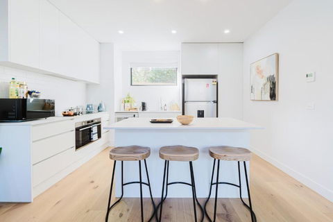 Modern Family Home 3BR In Box Hill North - Hobart Tourism 3