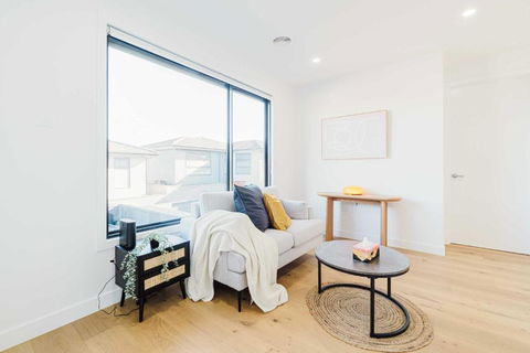 Modern Family Home 3BR In Box Hill North - Hobart Tourism 2